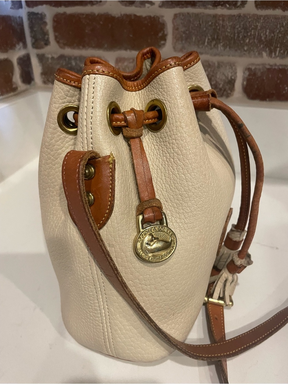 Vintage Dooney & Bourke Cream and Brown Pebbled Leather Drawstring Crossbody - Picture 5 of 6